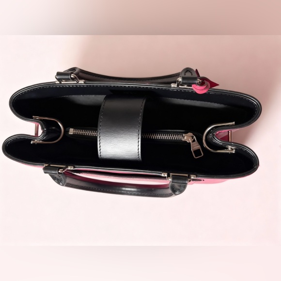 Louis Vuitton Kleber PM Handbag – Pink Epi Leather 💖
✔ 100% Authentic - Picture 12 of 15